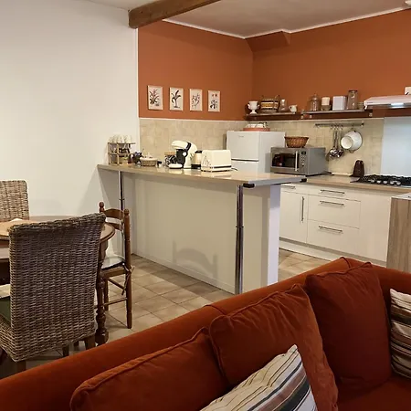 La Petite Maison Dans Le Village בית נופש Lafrançaise